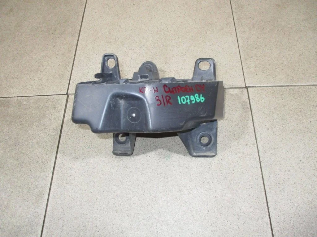 Кронштейн заднего бампера правый Citroen C4 2007 LC