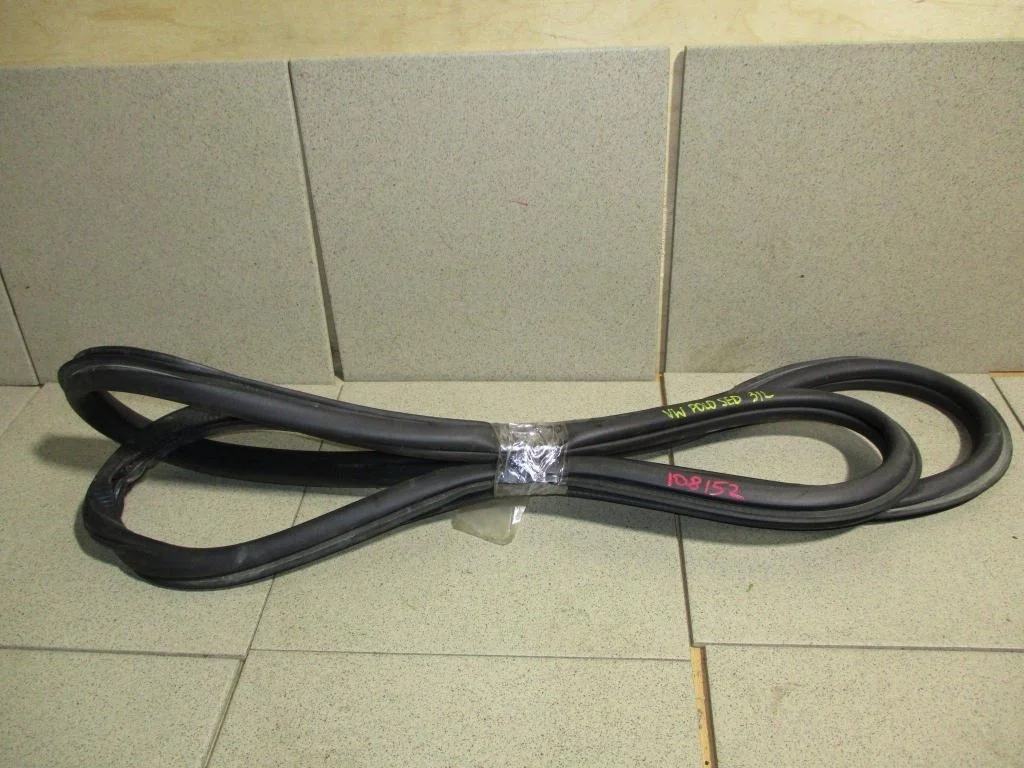 Уплотнитель двери Volkswagen Polo 5