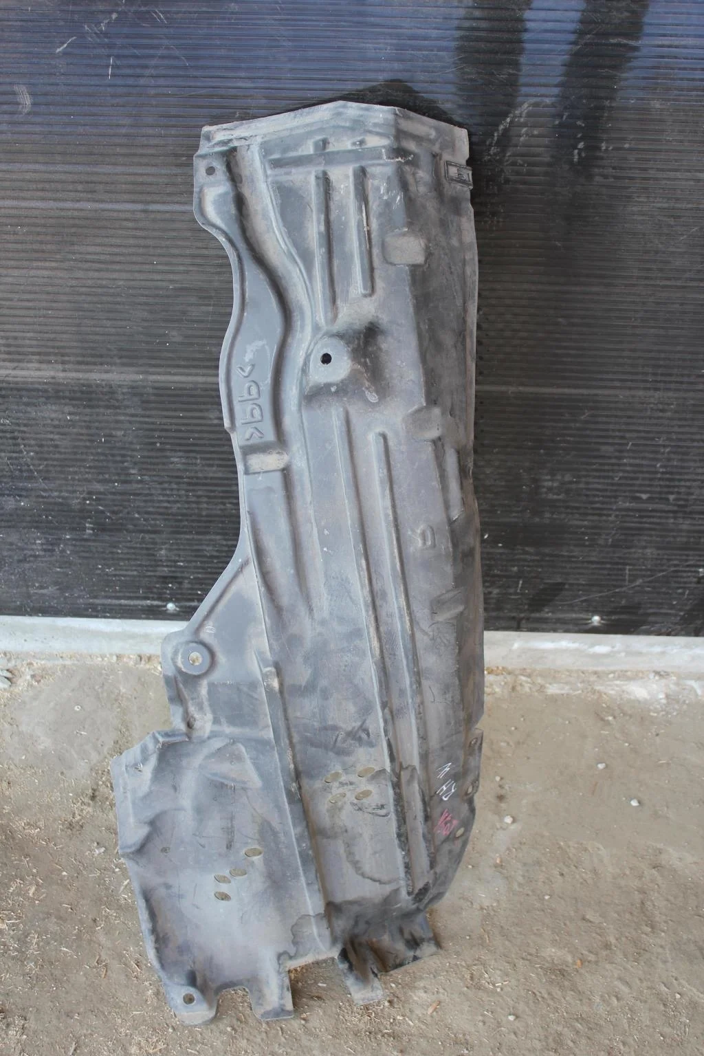 Б.у. подкрылок NISSAN FUGA PY50 NISSAN FUGA PY50