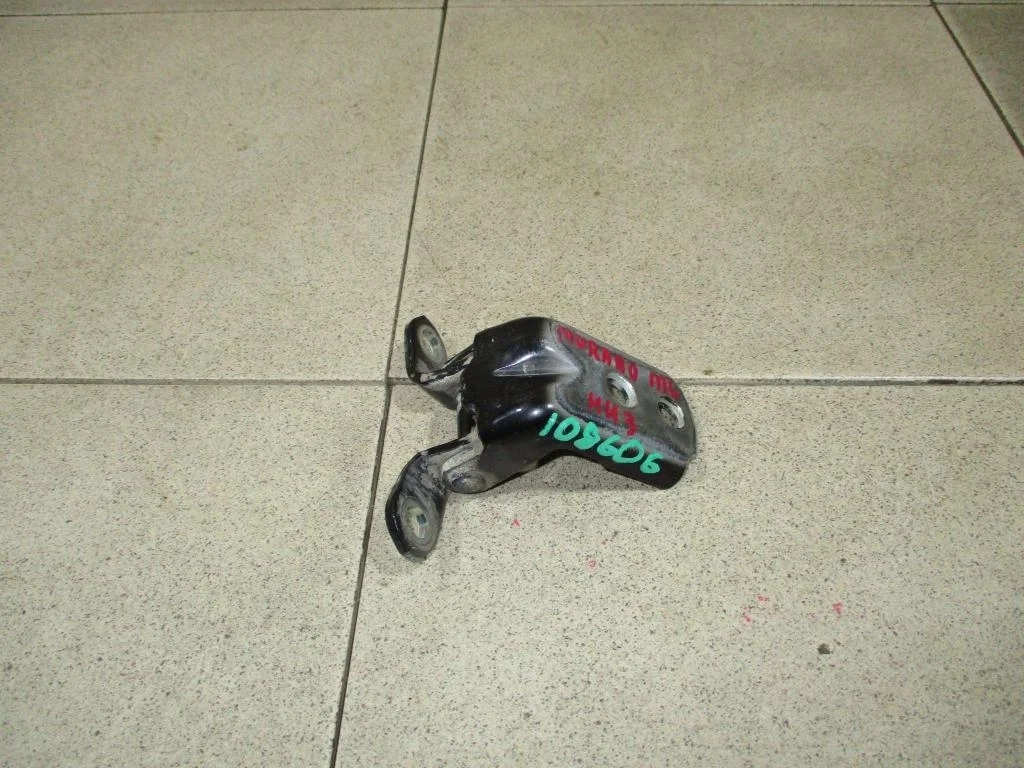 Петля двери передней левой нижняя Nissan Murano 2010 Z51