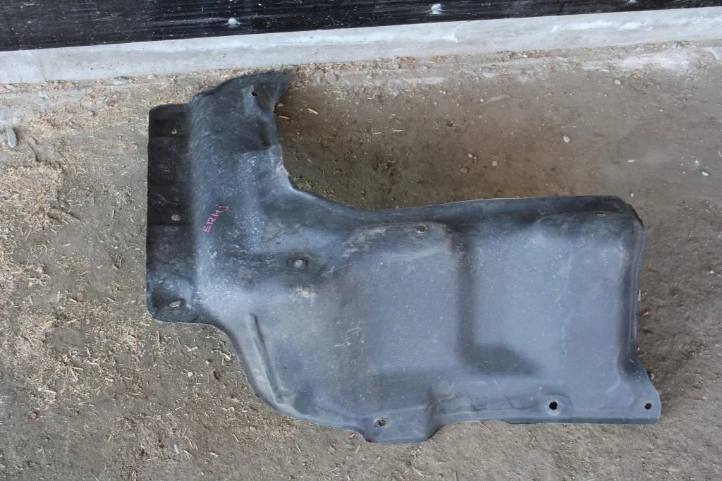 Б.у. пыльник двигателя TOYOTA COROLLA E120 TOYOTA COROLLA E120