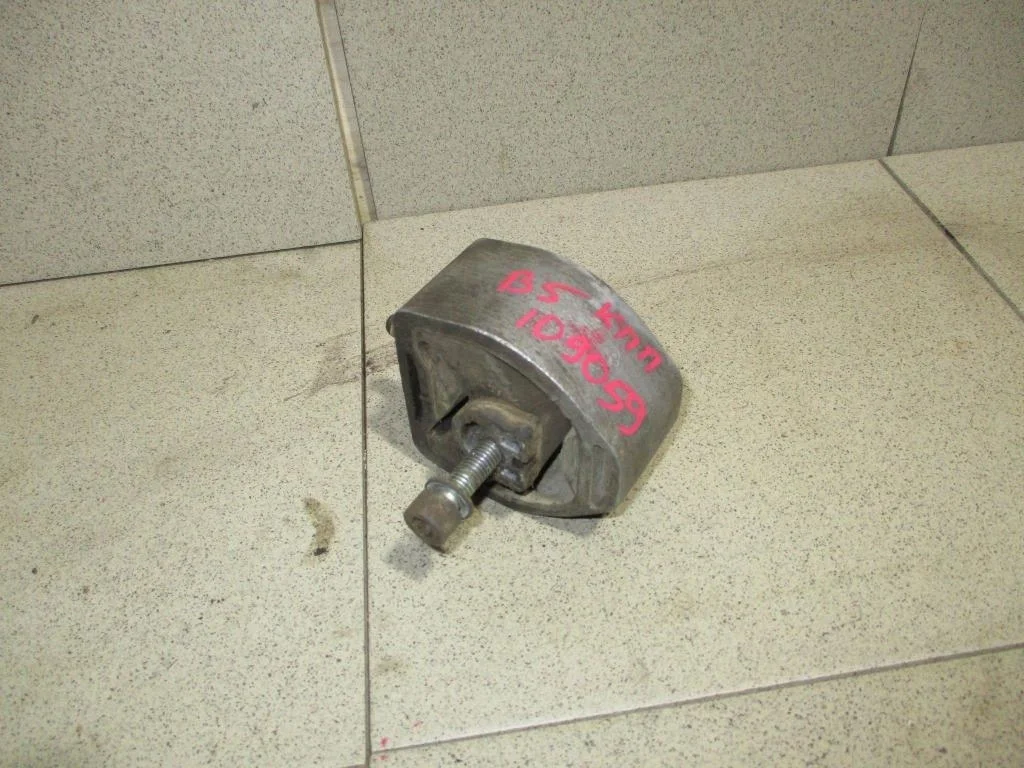 Опора кпп левая Volkswagen Passat 1999 B5