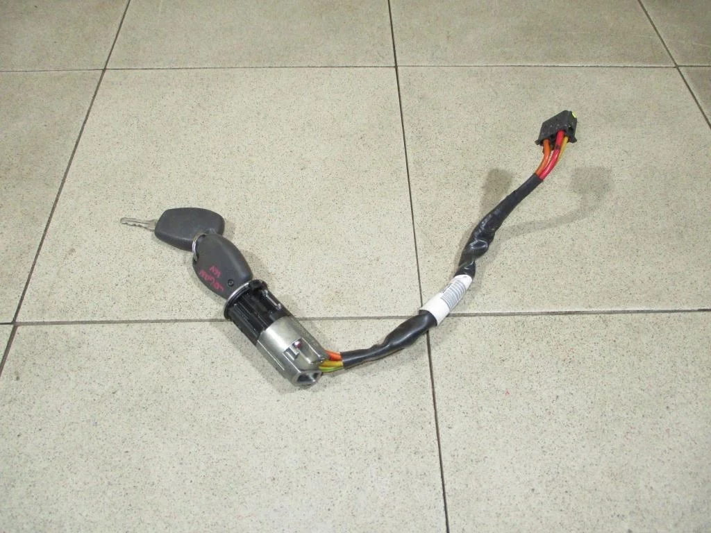 Замок зажигания Renault Logan 1 L90