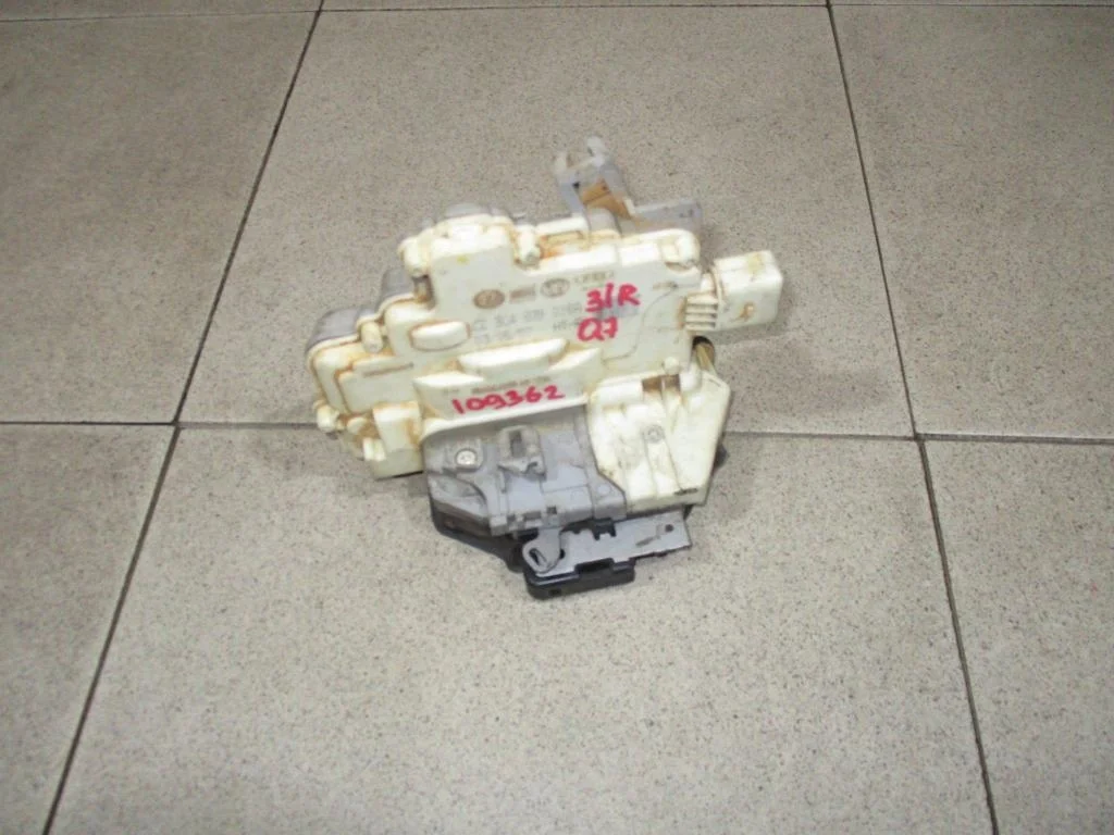 Замок двери задней правой Audi Q7 2008 4L