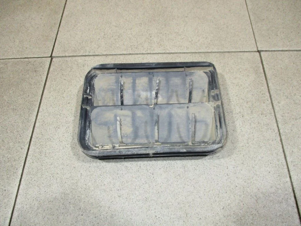 Решетка вентиляционная Renault Logan 1 L90