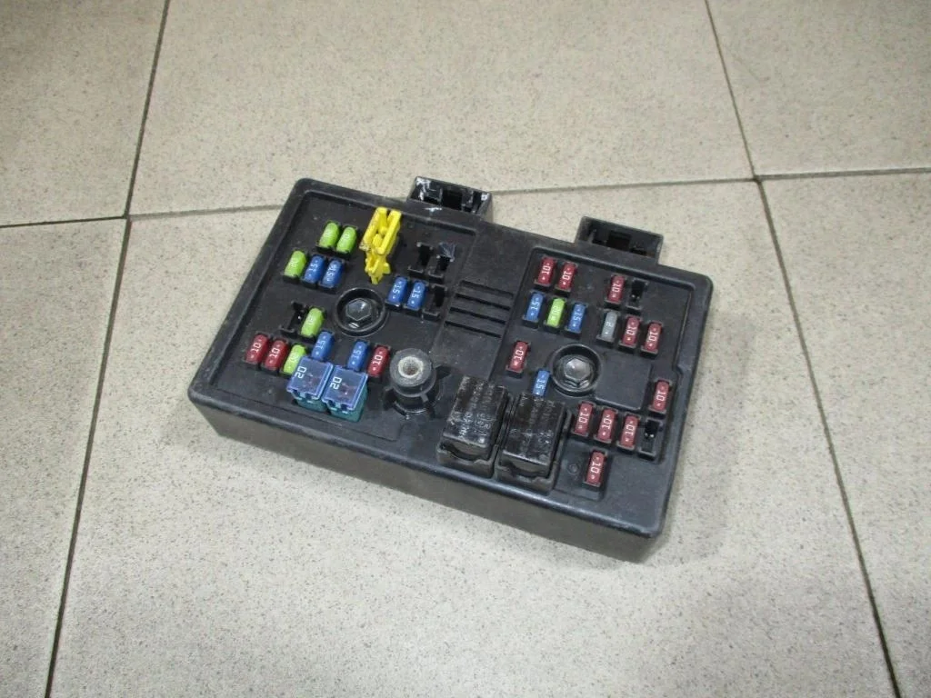 Блок предохранителей Chevrolet Captiva 2007 C100