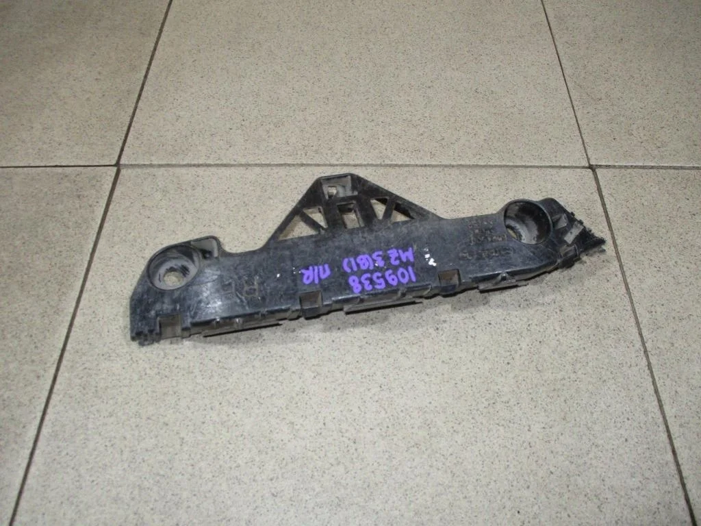 Кронштейн переднего бампера правый Mazda 3 BL