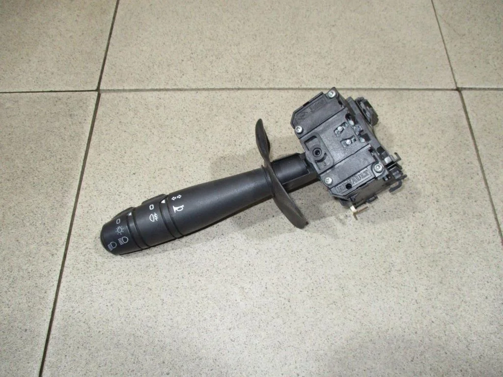 Переключатель поворотов подрулевой Renault Logan 1 L90