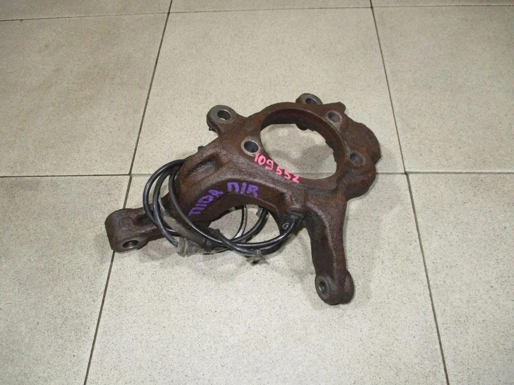 Кулак поворотный передний правый Nissan Tiida 2012 C11