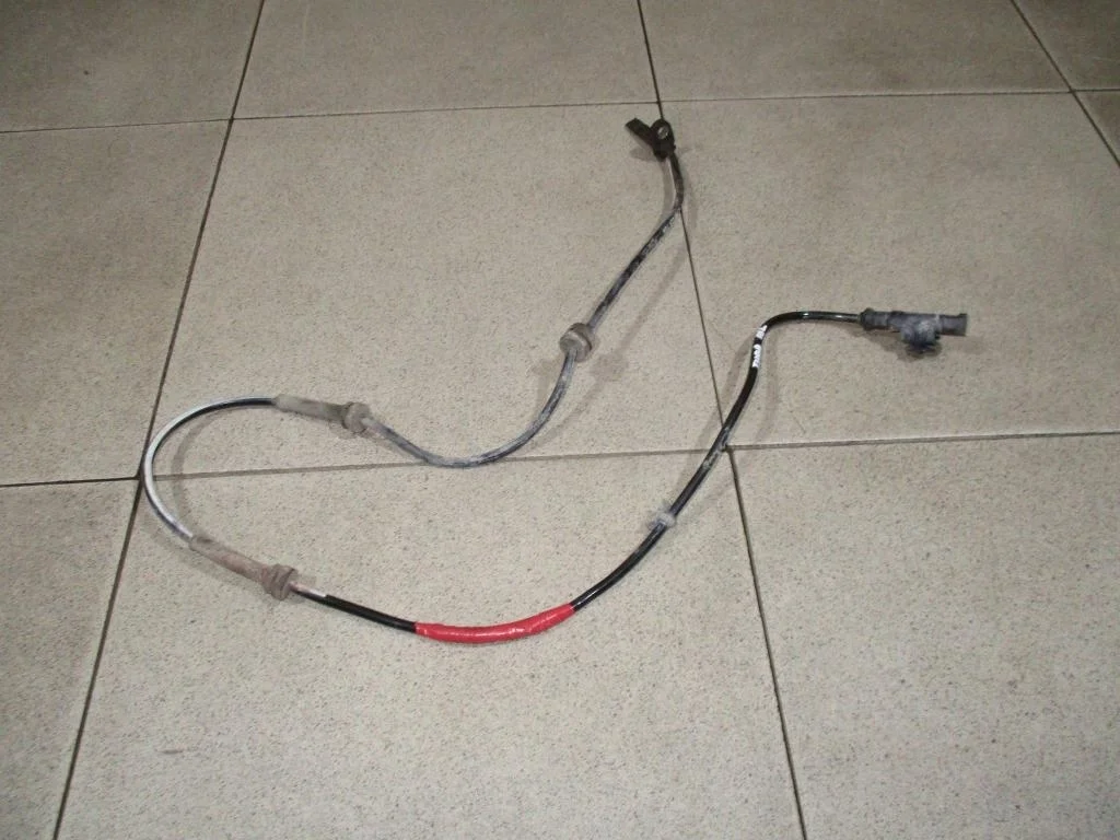 Датчик abs передний Nissan Tiida 2012 C11