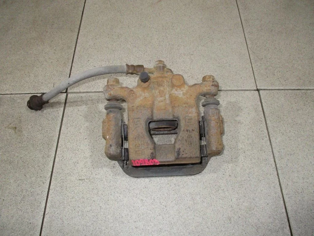 Суппорт задний левый Nissan Tiida 2012 C11