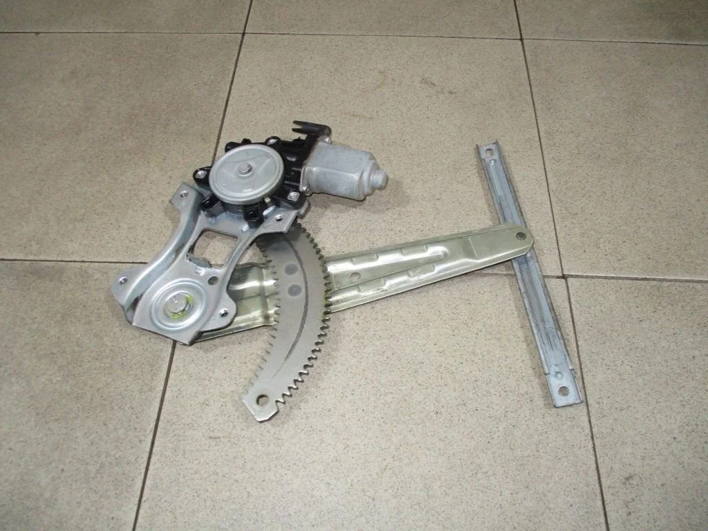 Стеклоподъемник задний левый Nissan Tiida 2012 C11