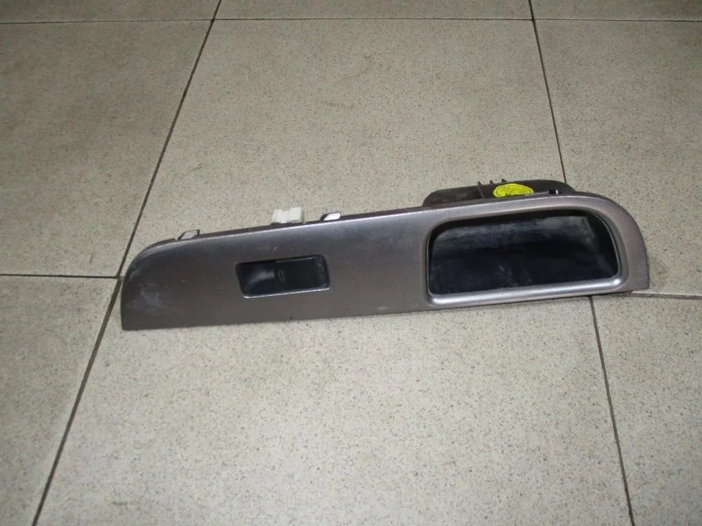 Кнопка стеклоподъемника Nissan Tiida 2012 C11