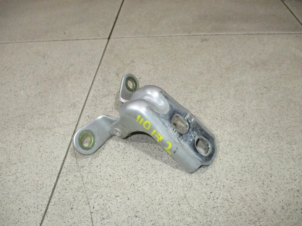 Петля двери передней левой верхняя Chevrolet Cobalt 2013 T250