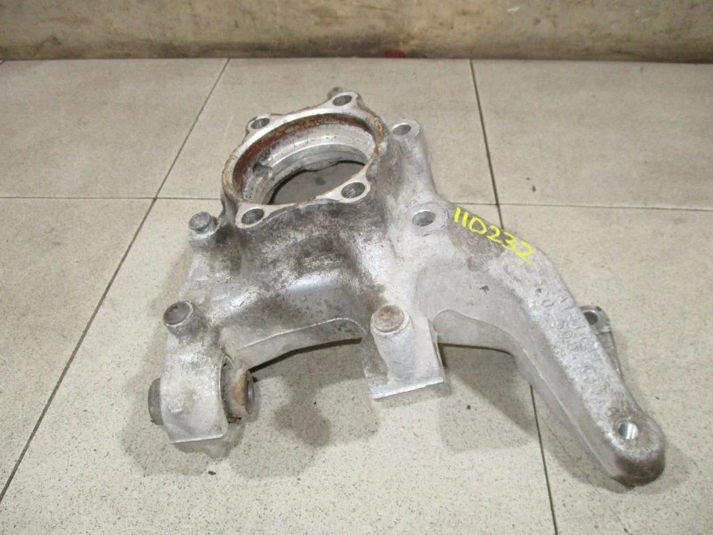 Кулак поворотный задний правый Skoda Yeti 2012 5L