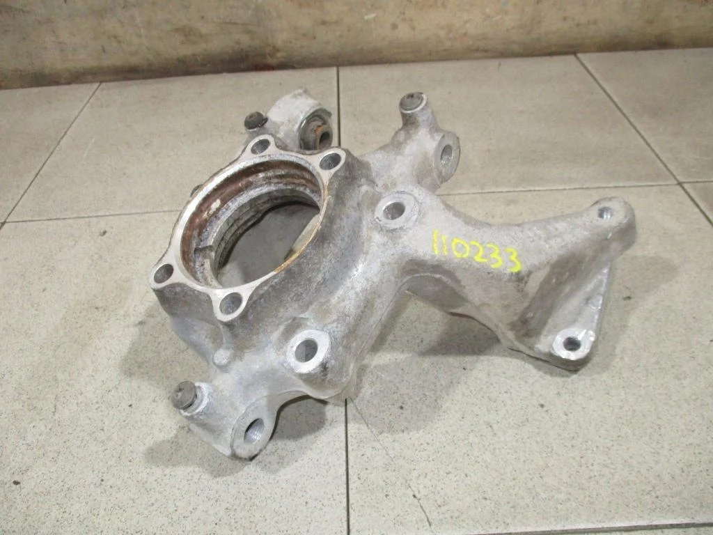 Кулак поворотный задний левый Skoda Yeti 2012 5L