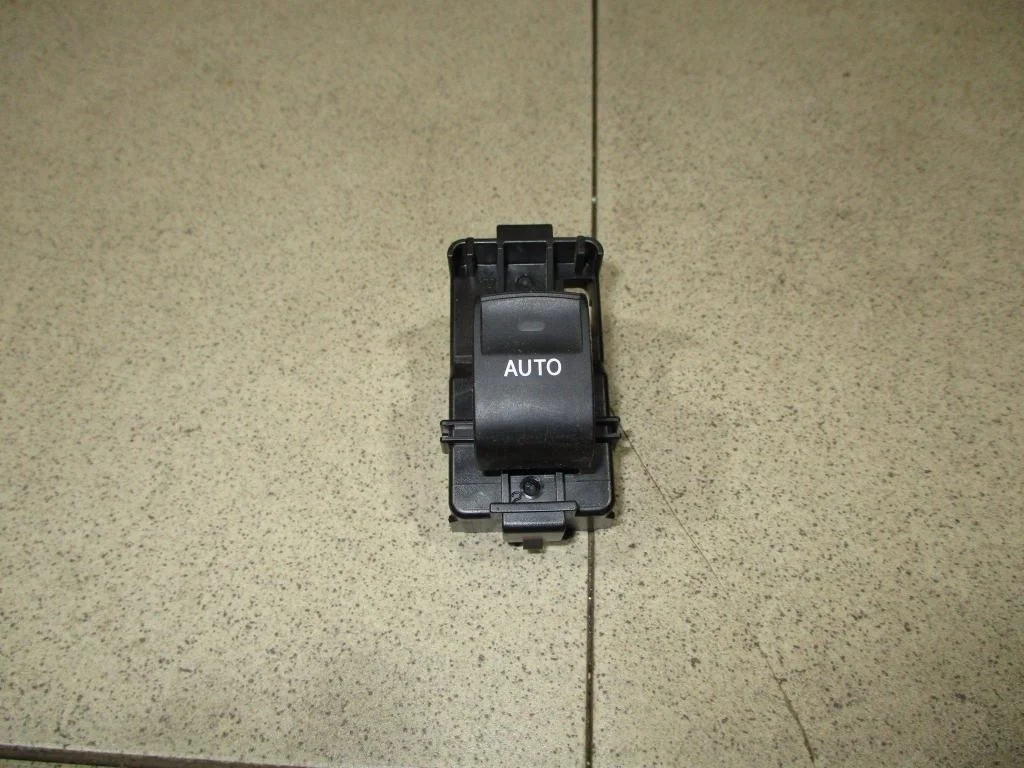 Кнопка стеклоподъемника Toyota Camry XV40