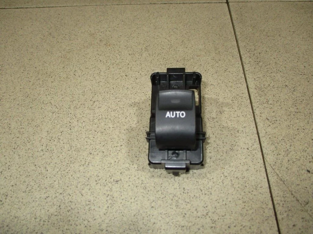 Кнопка стеклоподъемника Toyota Camry XV40