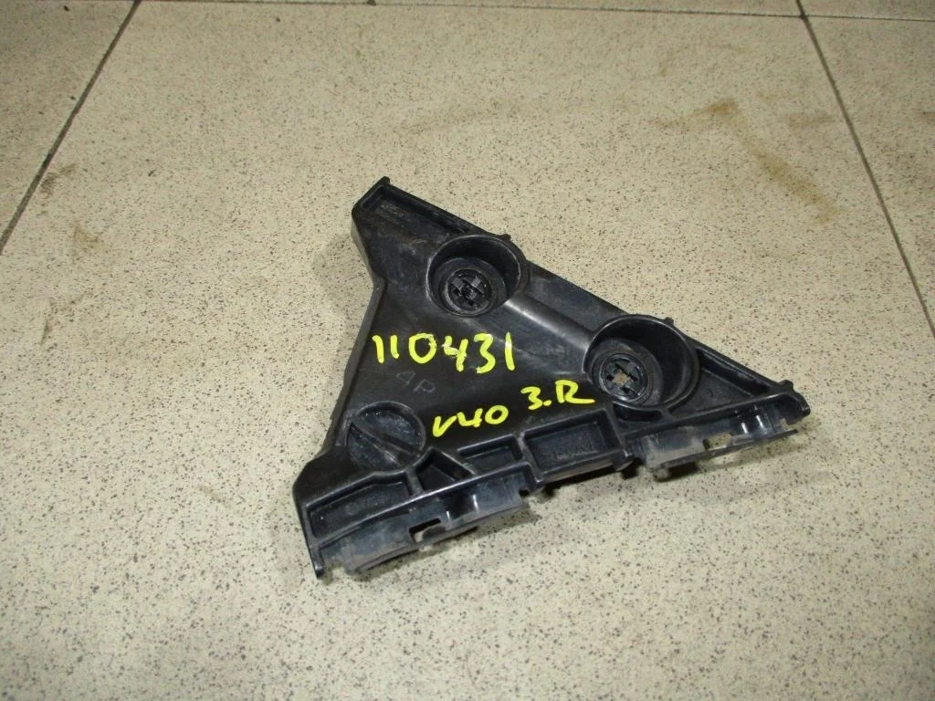 Кронштейн заднего бампера правый Toyota Camry XV40