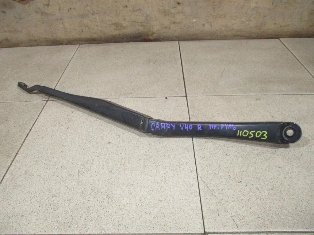 Поводок стеклоочистителя передний правый Toyota Camry XV40