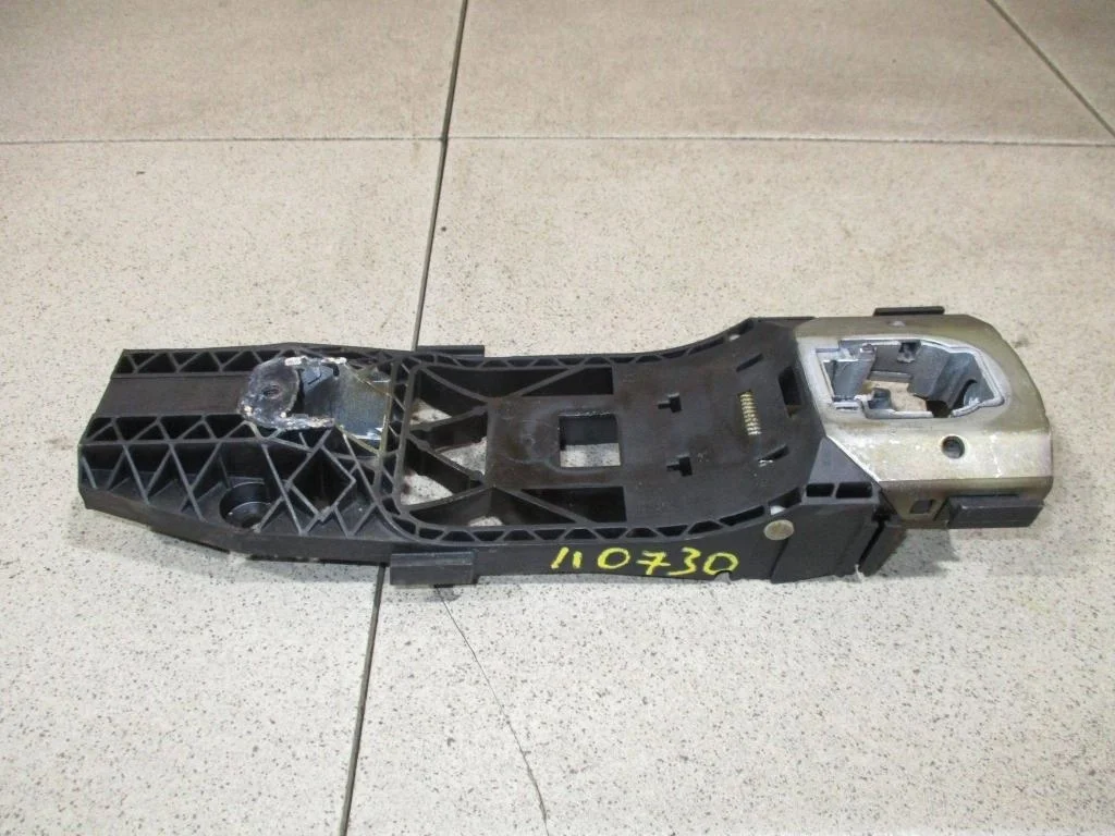 Кронштейн ручки Skoda Yeti 2012 5L