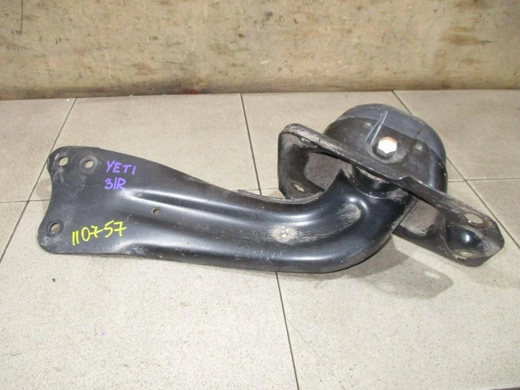 Рычаг задний продольный правый Skoda Yeti 5L