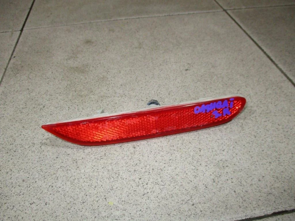 Отражатель в бампер задний правый Nissan Qashqai 2014 J11