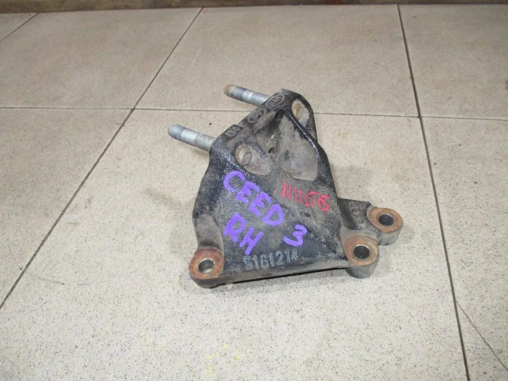 Кронштейн двигателя правый Kia Ceed 3 2019 CD