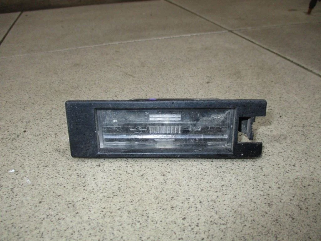 Фонарь подсветки номера Opel Vectra