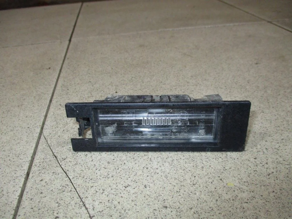 Фонарь подсветки номера Opel Vectra