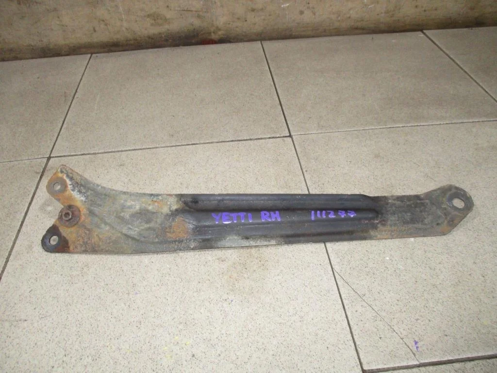 Кронштейн передней панели Skoda Yeti 2012 5L