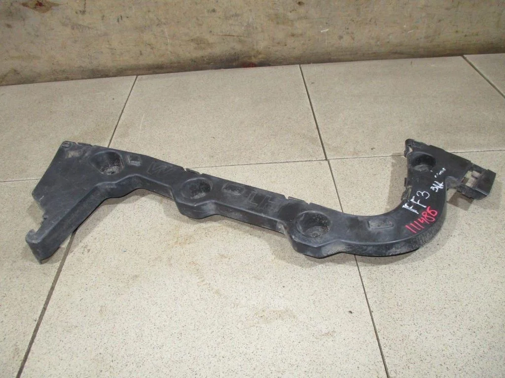 Кронштейн заднего бампера левый Ford Focus 2018 3