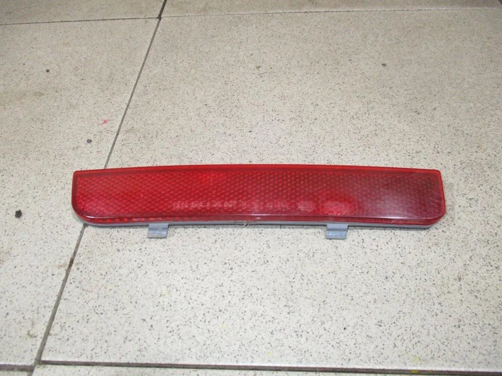 Отражатель в бампер задний левый Land Rover Freelander 2 2008 L359