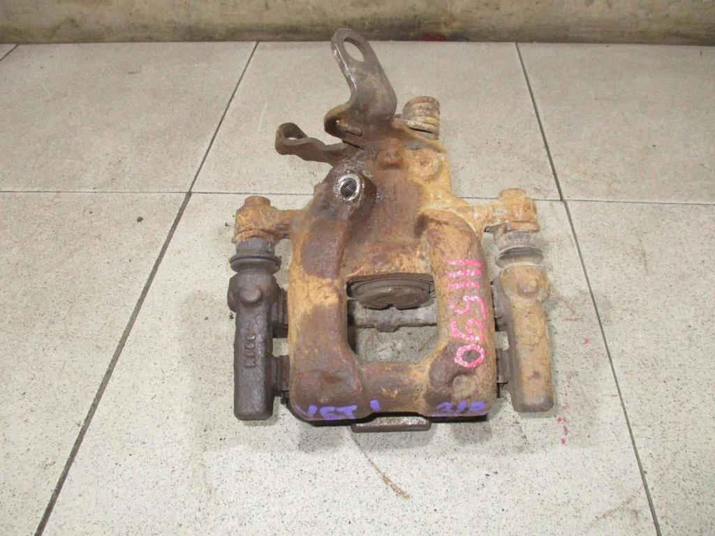 Суппорт задний правый Skoda Yeti 2012 5L