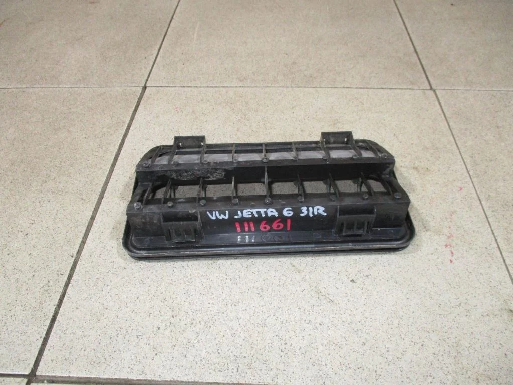 Решетка вентиляционная Volkswagen Jetta A6