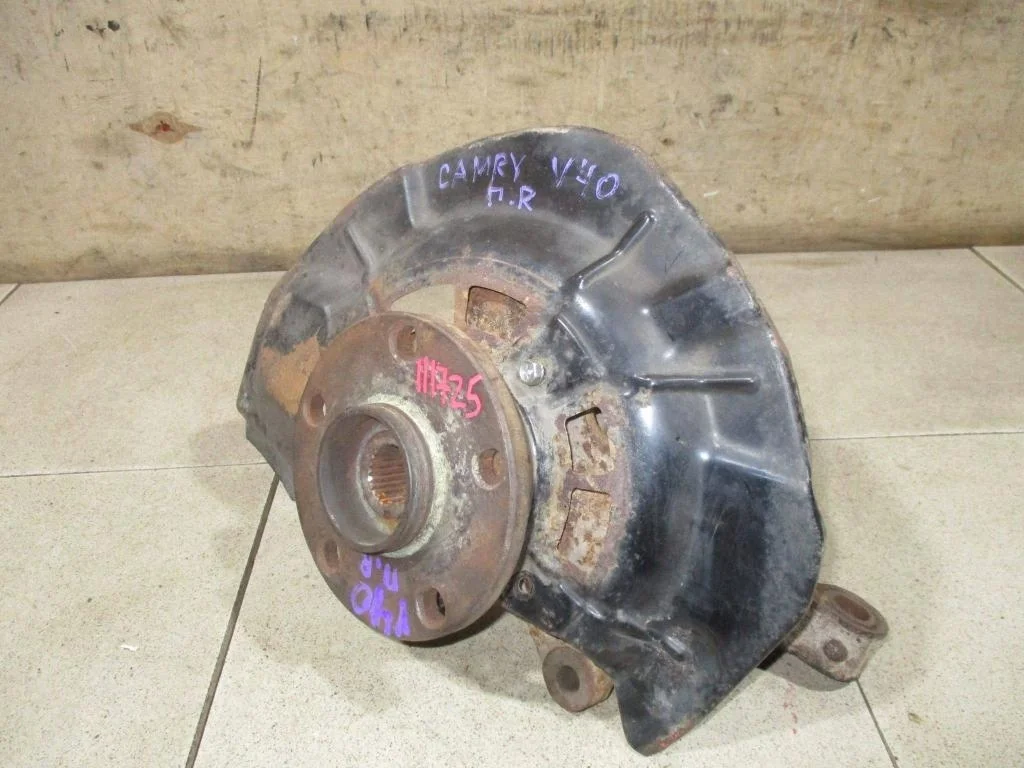 Кулак поворотный передний правый Toyota Camry XV40