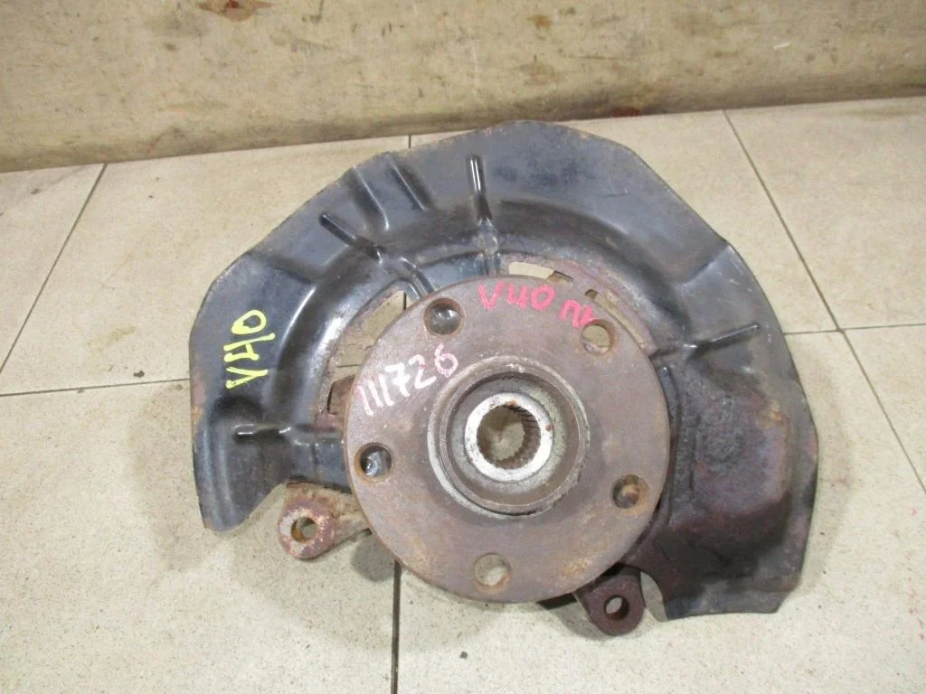 Кулак поворотный передний левый Toyota Camry XV40