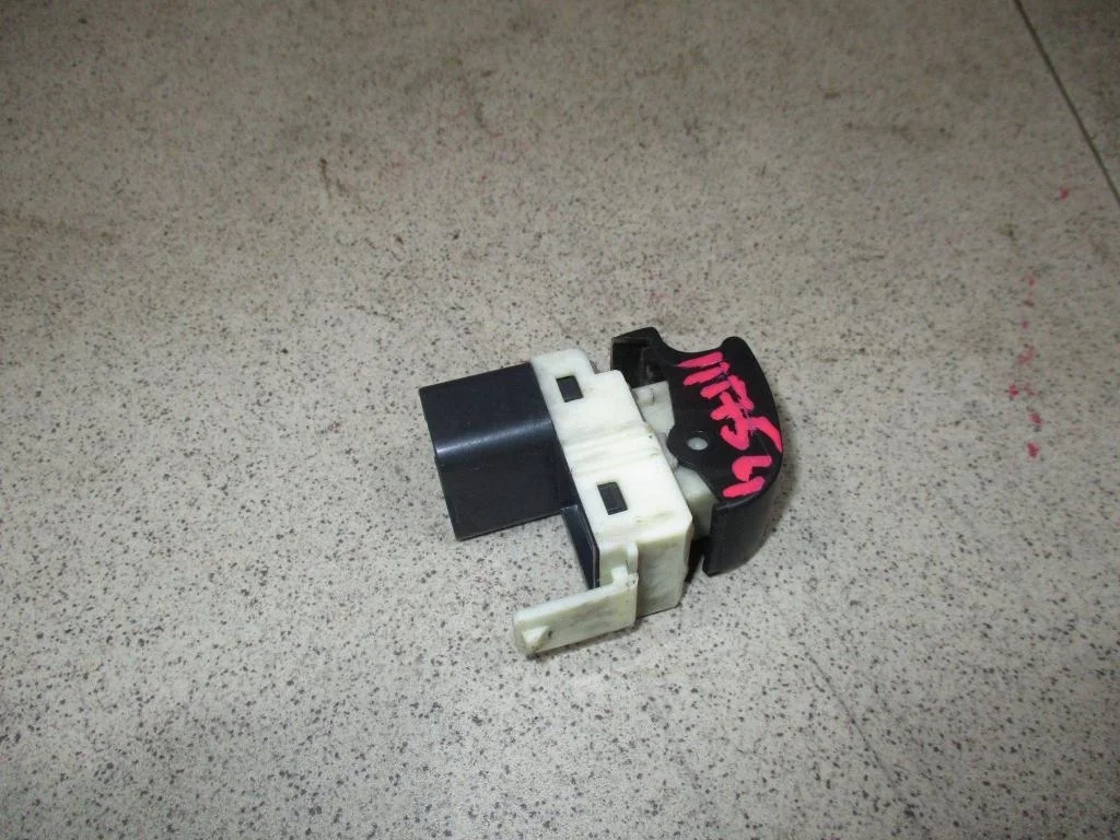 Кнопка стеклоподъемника Mitsubishi Galant 9 DJ, DM