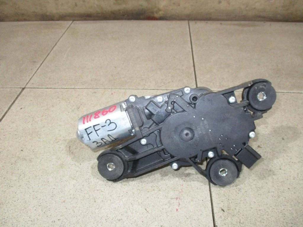 Моторчик дворника задний Ford Focus 2018 3