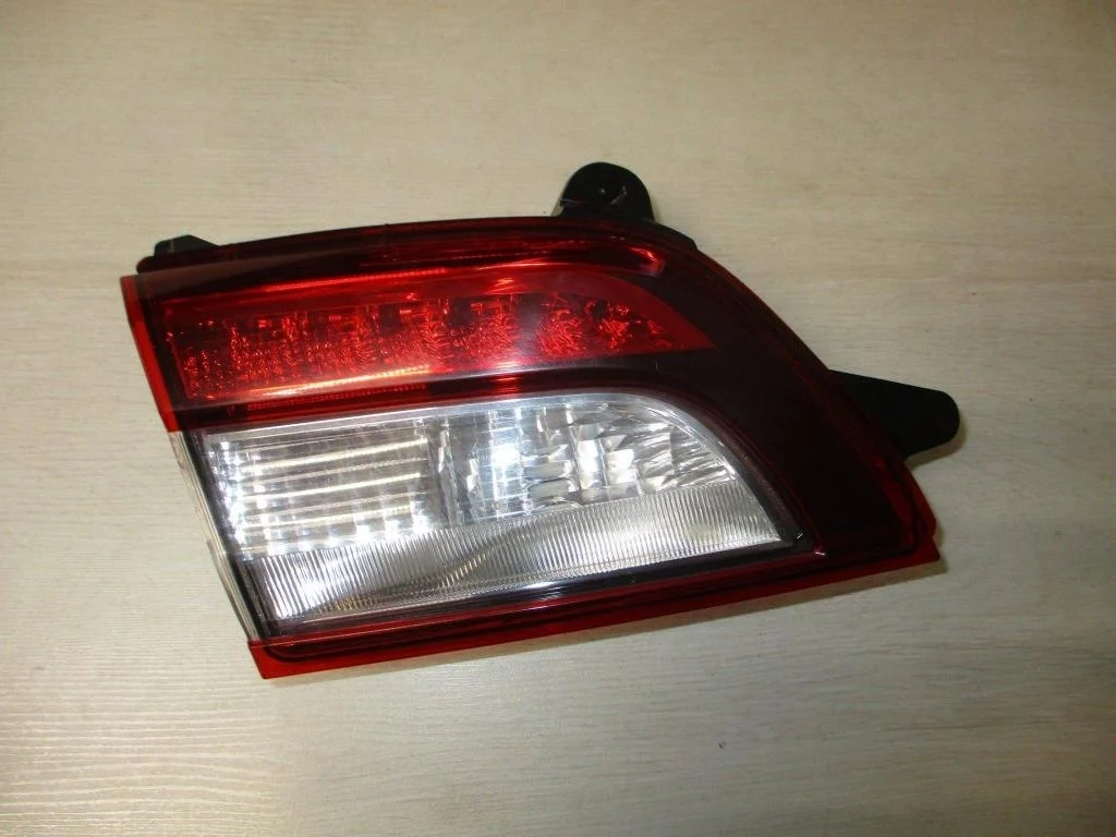 Фонарь задний внутренний левый Subaru Outback 2016 B15, BS
