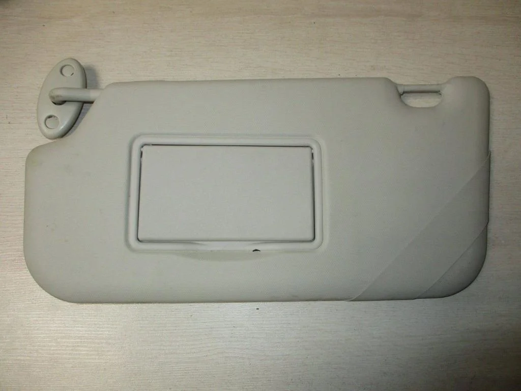 Козырек солнцезащитный левый Ford Focus 2018 3