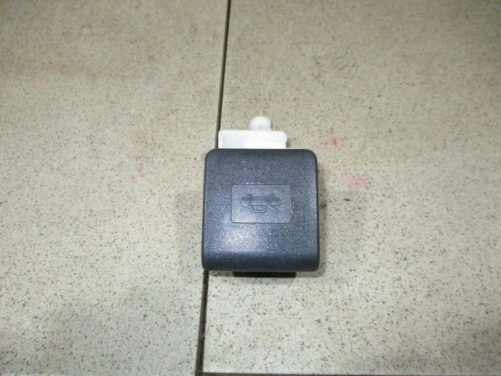 Ручка открывания капота Toyota Corolla E150