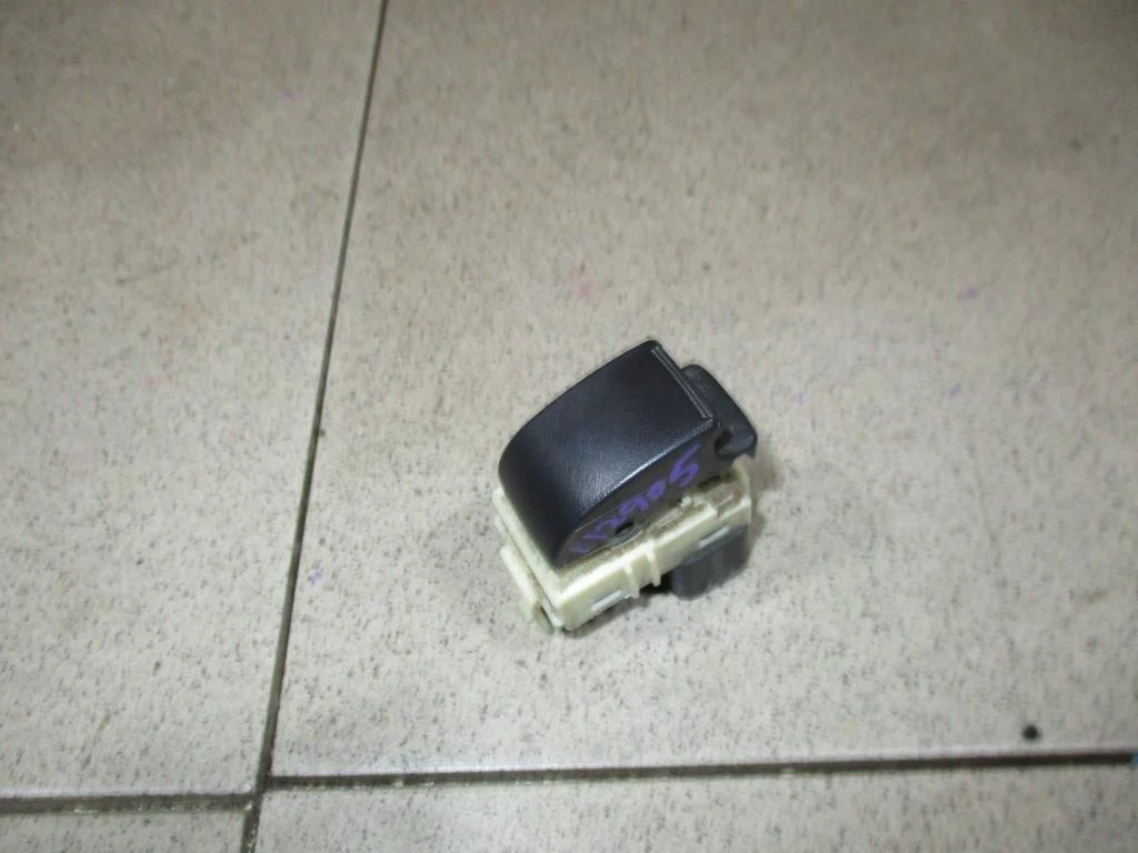 Кнопка стеклоподъемника Mitsubishi Galant 9 DJ, DM