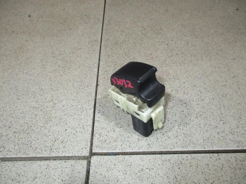 Кнопка стеклоподъемника Mitsubishi Galant 9 DJ, DM