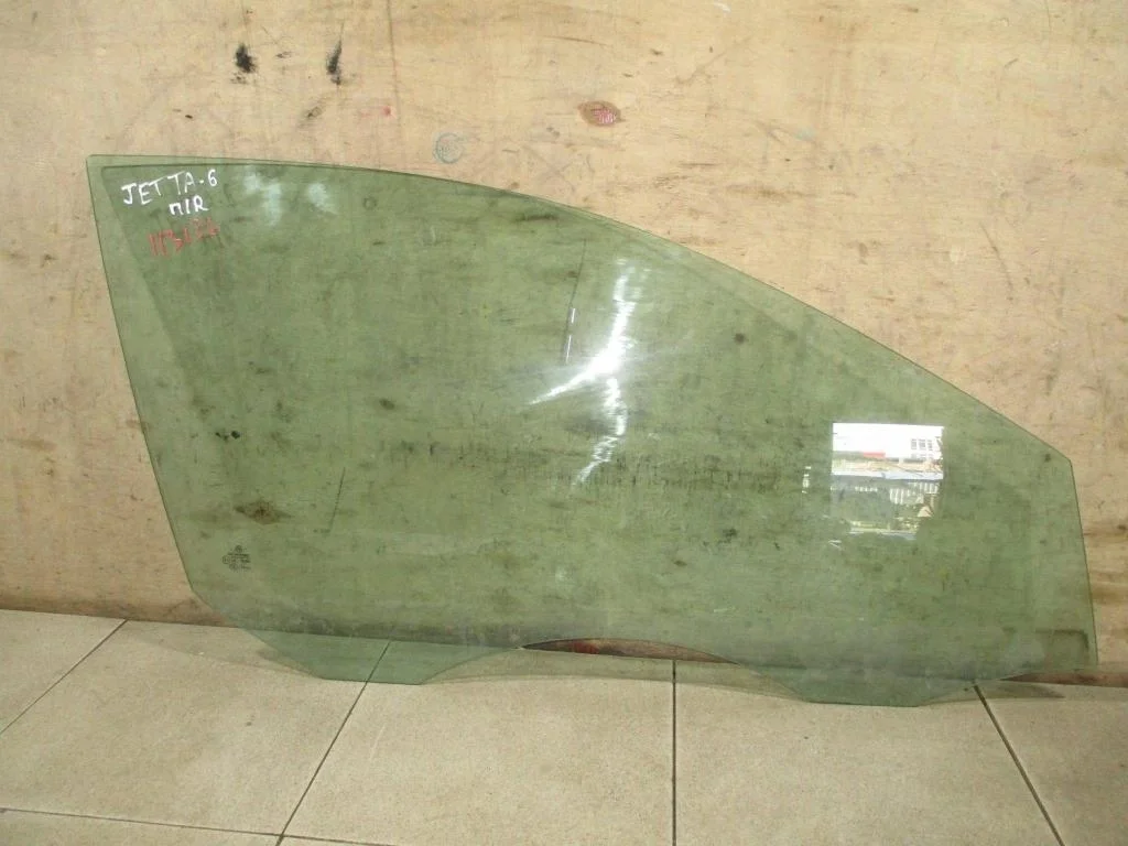 Стекло двери передней правой Volkswagen Jetta A6