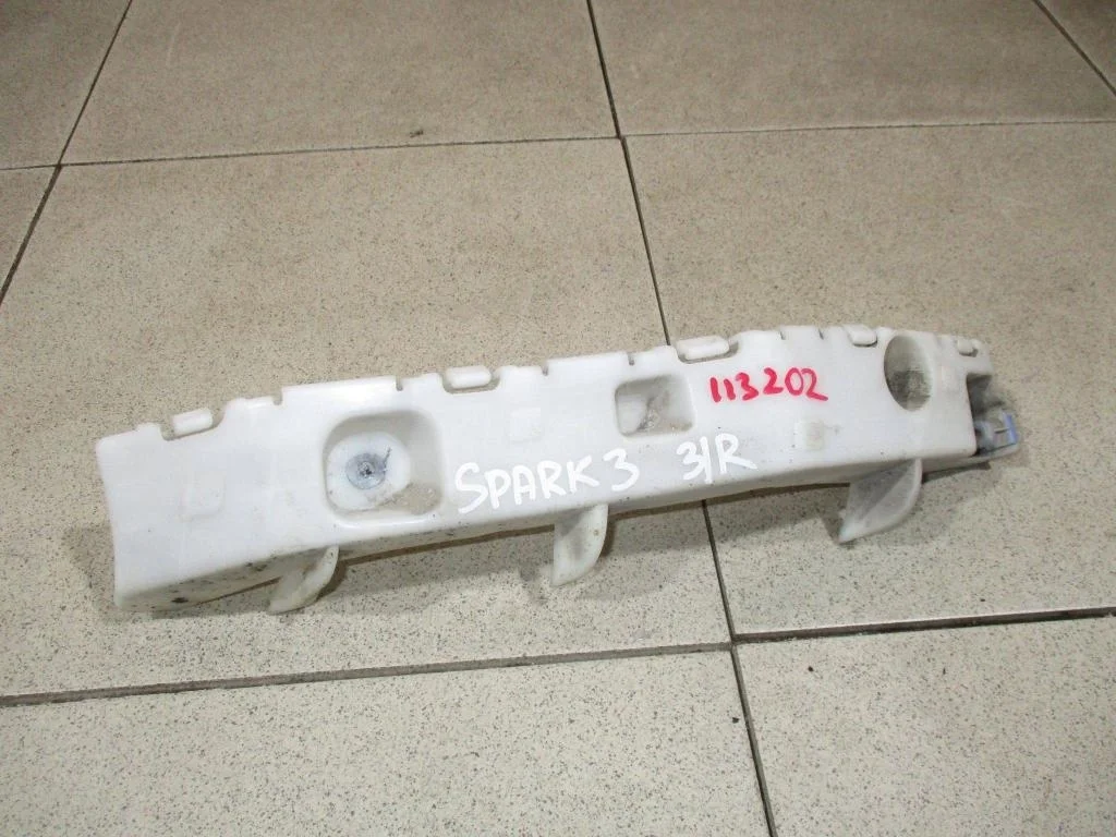 Кронштейн заднего бампера правый Chevrolet Spark 2010 M300