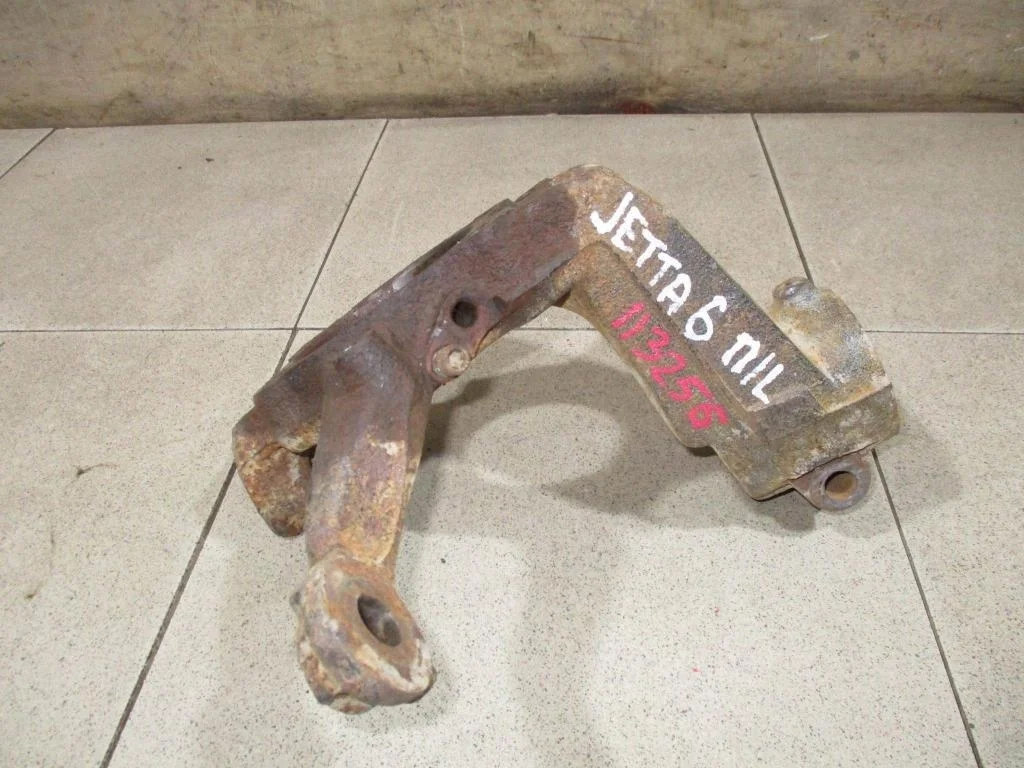 Кулак поворотный передний левый Volkswagen Jetta A6