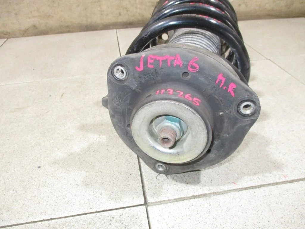 Опора переднего амортизатора Volkswagen Jetta A6