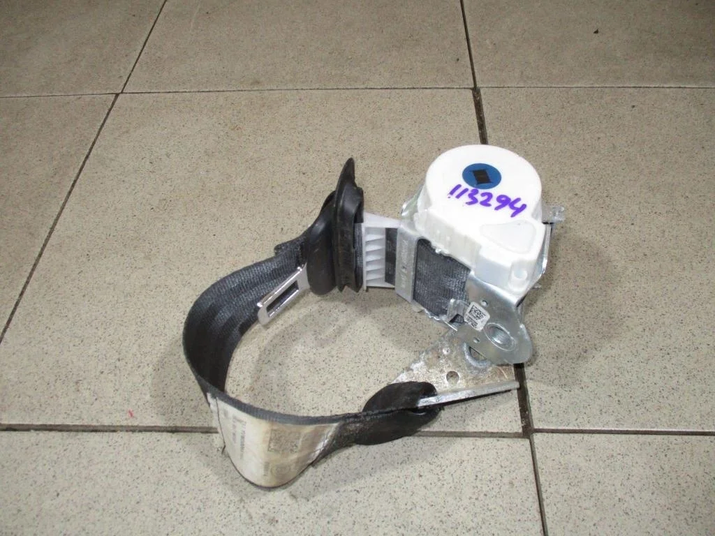 Ремень безопасности Volkswagen Jetta A6