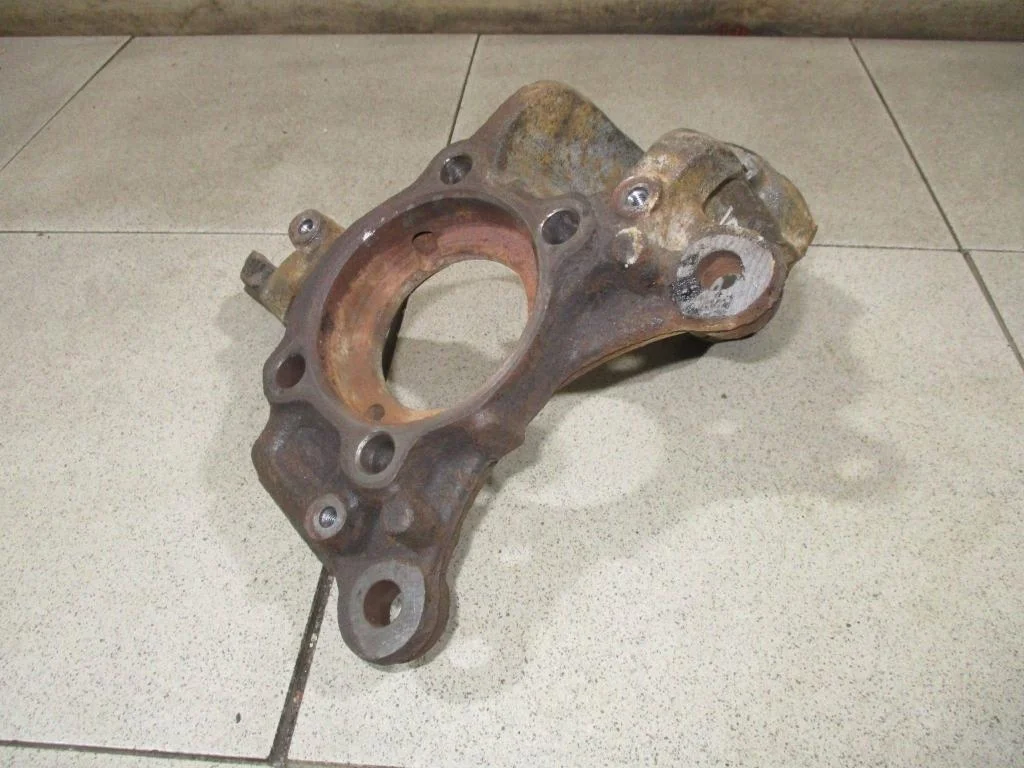 Кулак поворотный передний правый Volkswagen Jetta A6